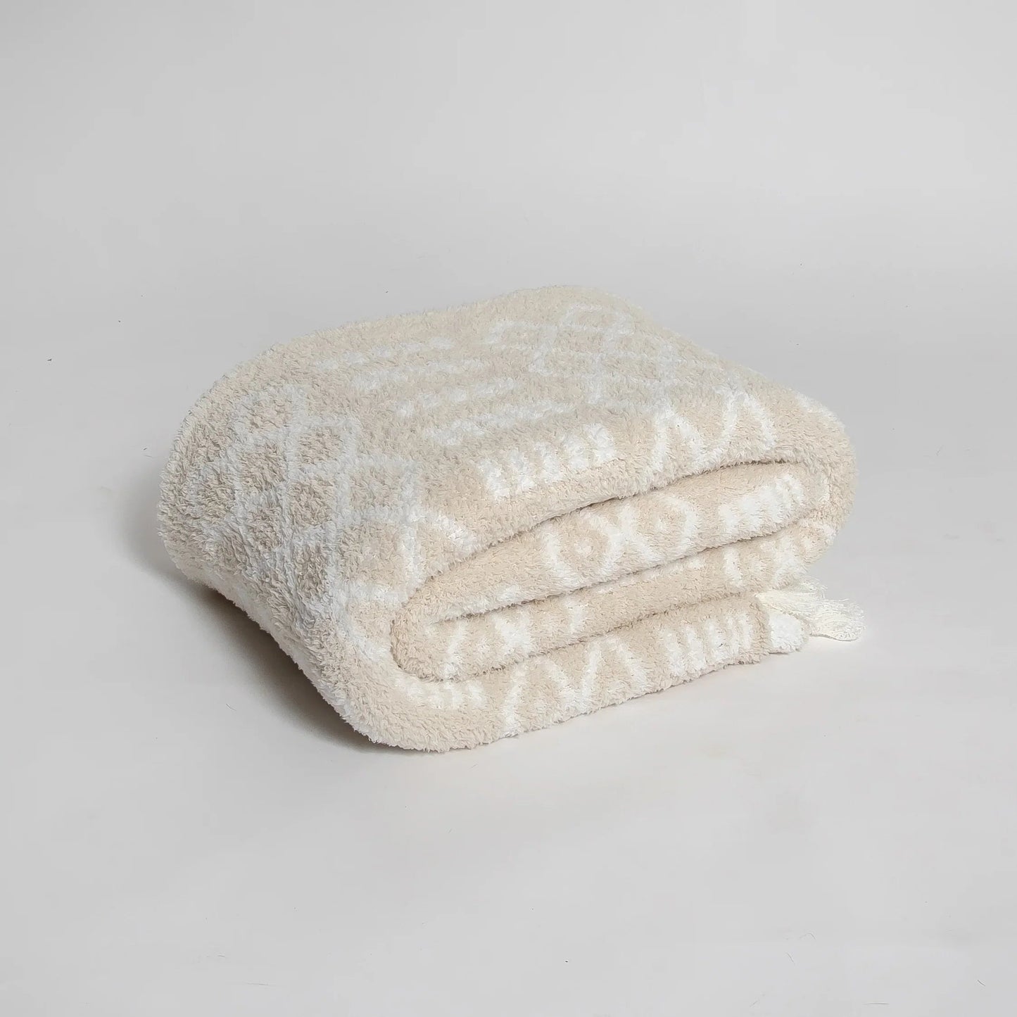 Verlängerte Überwurfdecke mit Birkemuster und Marshmallow-Quaste