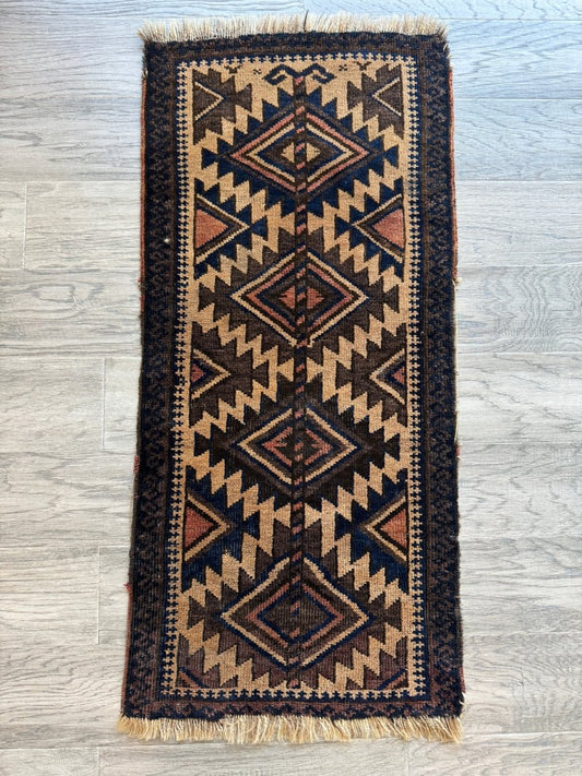 Antiker Belutsch Taschenfront Teppich | 1' 6" x 3' 2"