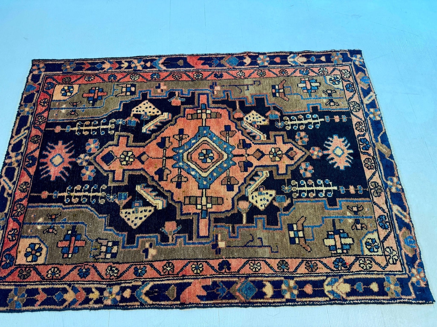 Persischer Hamadan Teppich | 3' 1” x 4' 5"