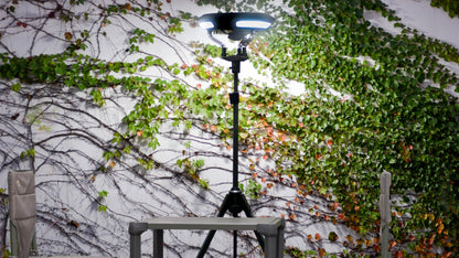TRU De-LIGHT Singende Musik Solar LED-Leuchte - Leistungsstarker BT-Lautsprecher/Hauptleuchte + 3 abnehmbare Multi-Modus-Leuchten/Stativ + Tragetasche