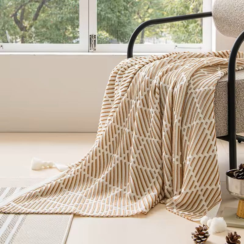 Kuschelige Pom-Pom-Decke/Überwurf von Meadow – Braun