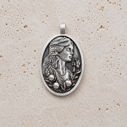 Hera Pendant – Queen of Olympus Medallion Necklace