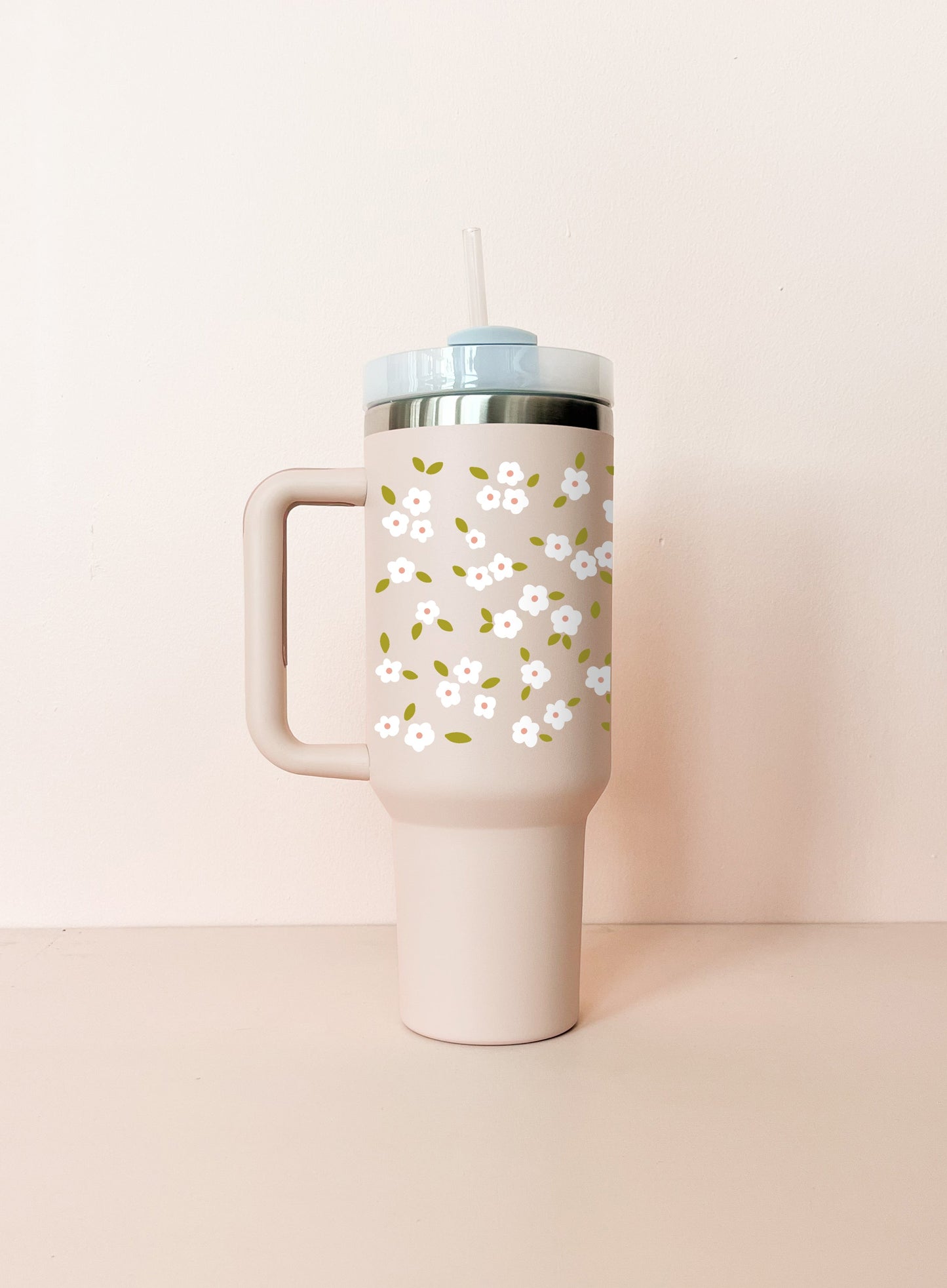 Isolierter Becher 40oz – Hellrosa „Bloom“ Weiß