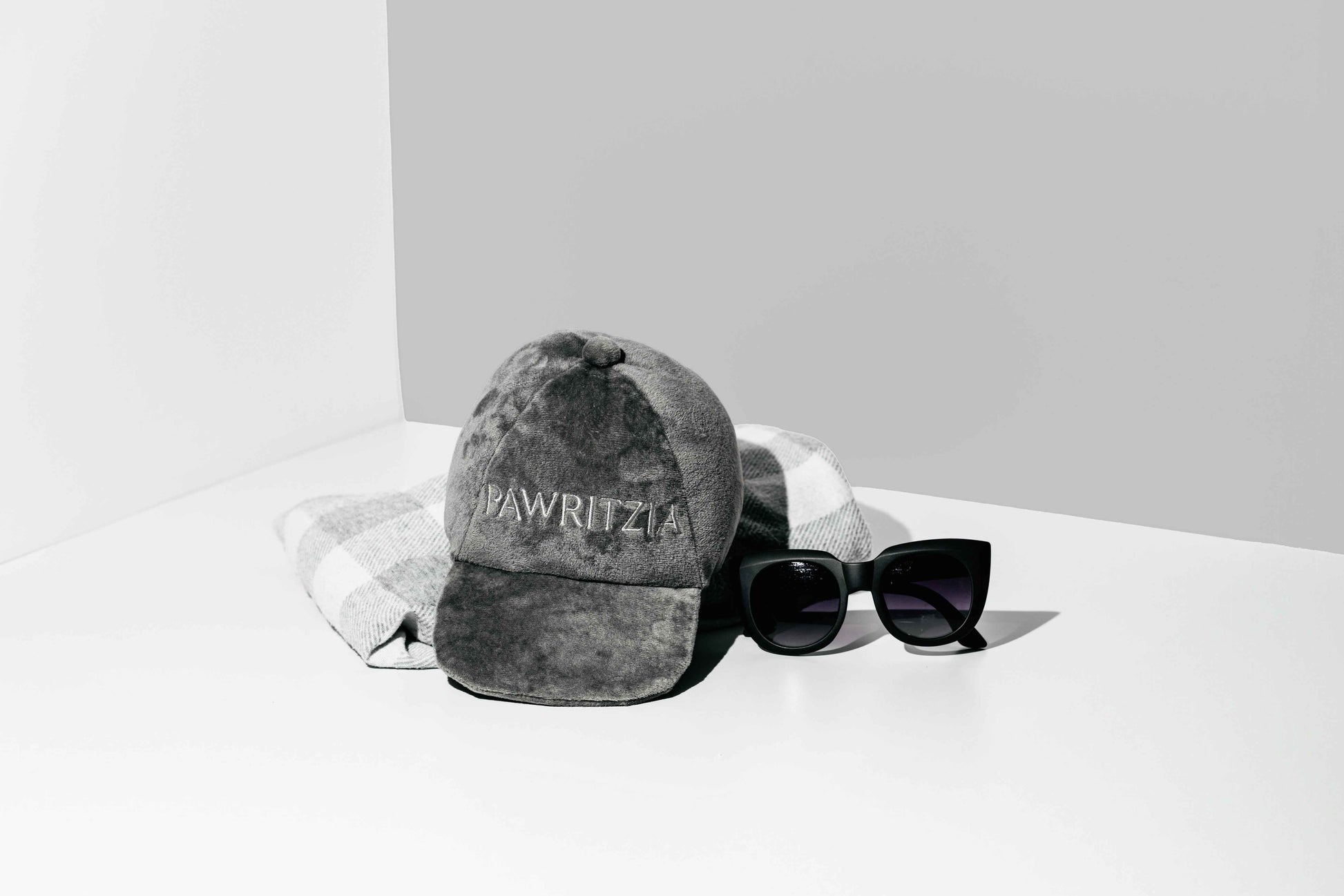 NEW LIMITED EDITION Pawty Animals Eco-Friendly Pawritzia Hat - Dog Toy
