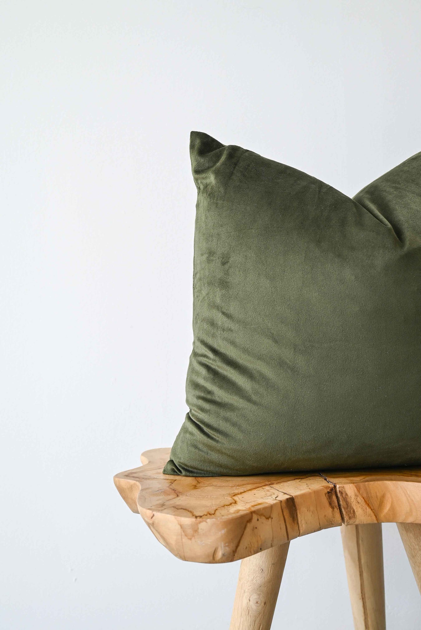 VELVET - OLIVE 18"