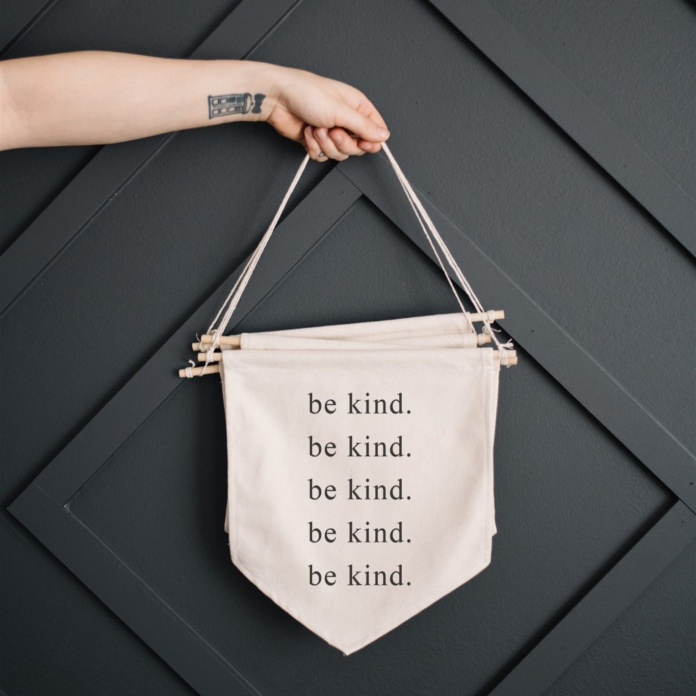 be kind キャンバスバナー