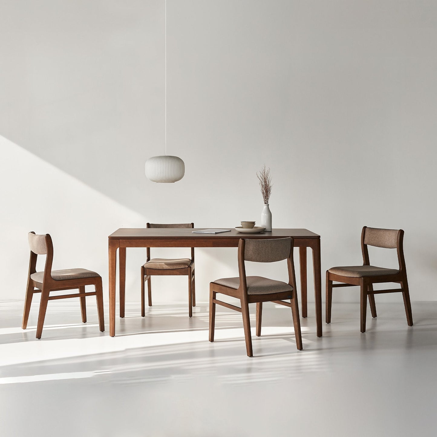 Hobro Dining Set: Acacia Wood Table & Chairs