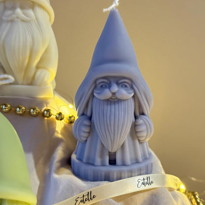 Handgegossene Weihnachtsmann-Kerze: Festliche Deko aus Sojawachs