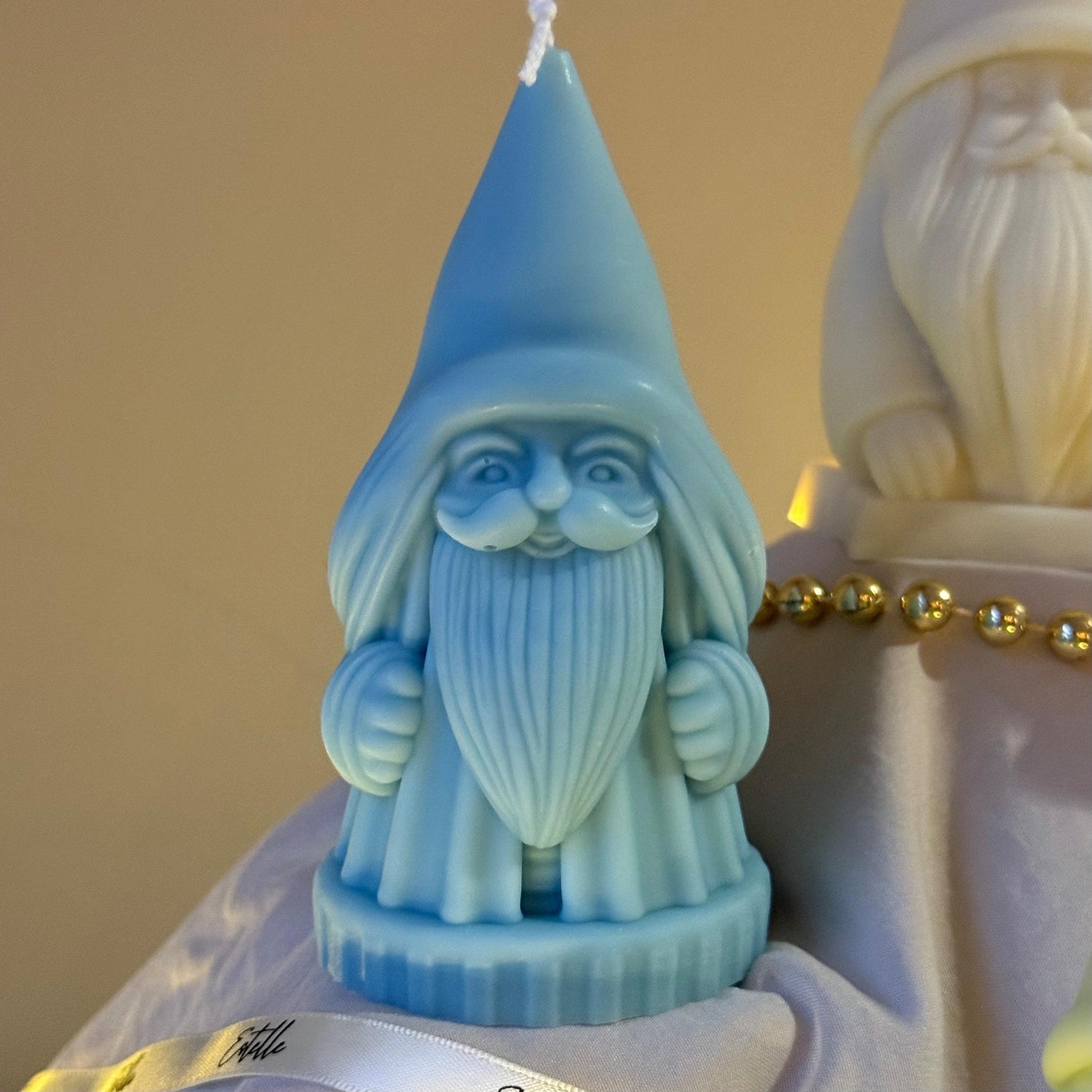 Handgegossene Weihnachtsmann-Kerze: Festliche Deko aus Sojawachs
