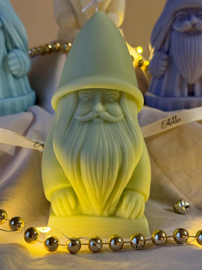 Handgegossene Weihnachtsmann-Kerze: Festliche Deko aus Sojawachs