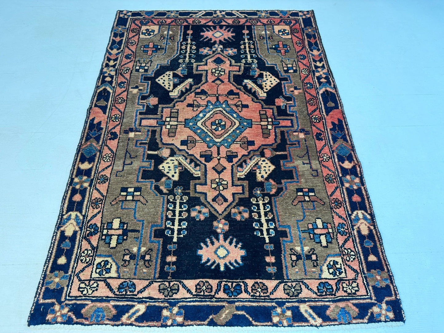 Persischer Hamadan Teppich | 3' 1” x 4' 5"