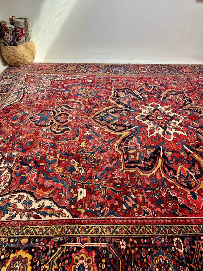 Persian Heriz Rug | 10' x 13' 2"