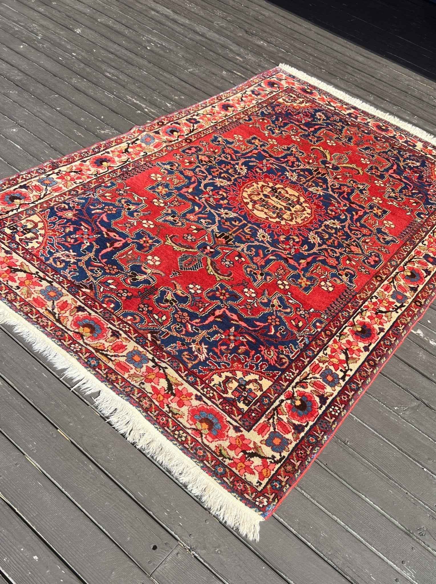Persian Tafresh Rug | 4' 7" x 6' 5